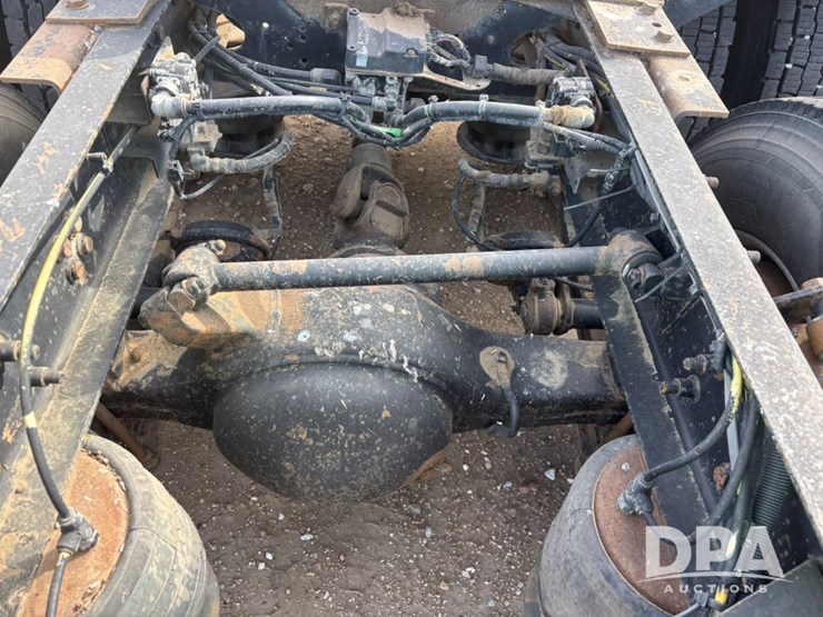 2000-caterpillar-10-image-31