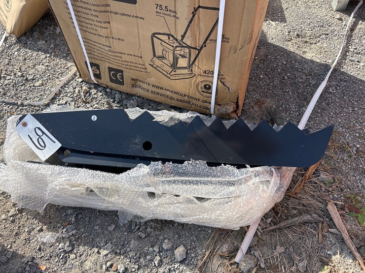 #69-•-wolverine-7”x34”-manual-excavator-thumb-image-1