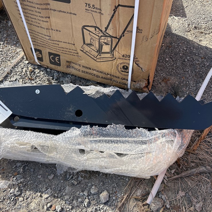 #69 • WOLVERINE 7”X34” MANUAL EXCAVATOR THUMB