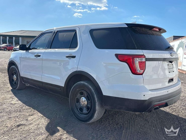 2017-ford-explorer-image-4