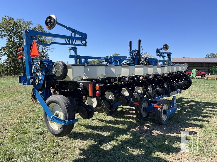 2013-kinze-3600-image-5