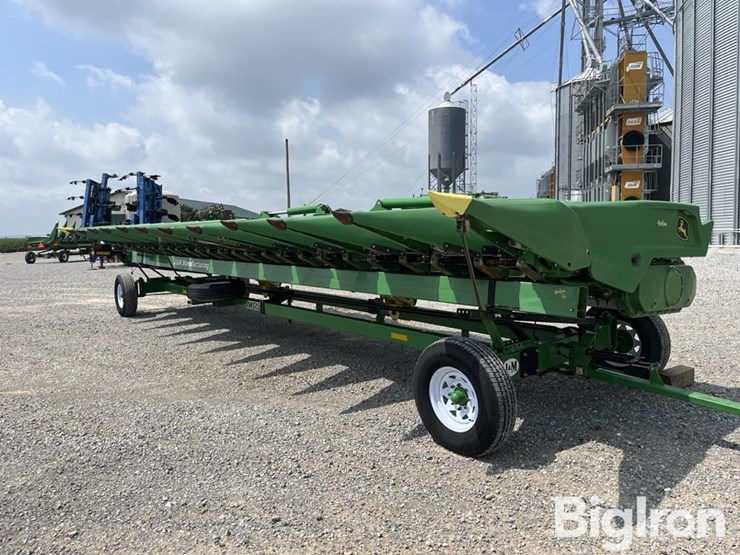 2024-john-deere-c12f-image-1