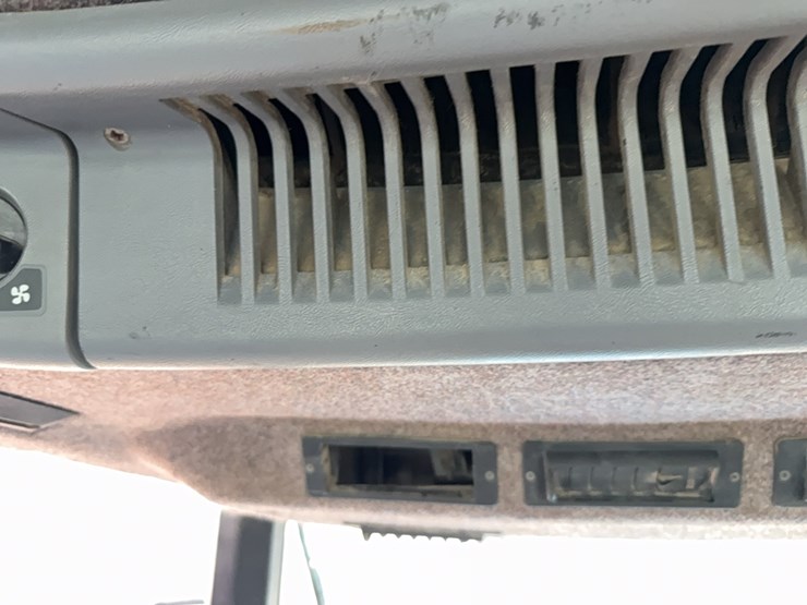 new-holland-8770-image-128