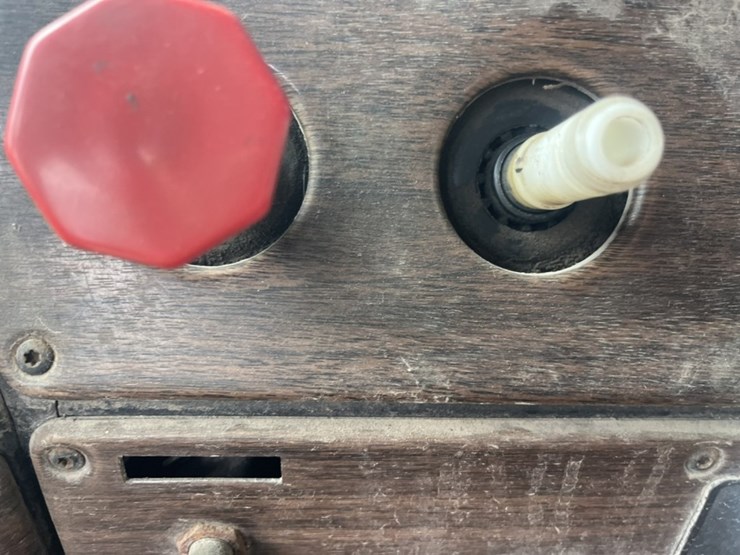 #1633-•-1995-freightliner-usf-1e-sleeper-cab-truck-tractor-image-71