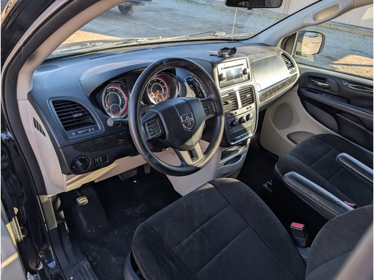 2012-dodge-grand-caravan-image-18