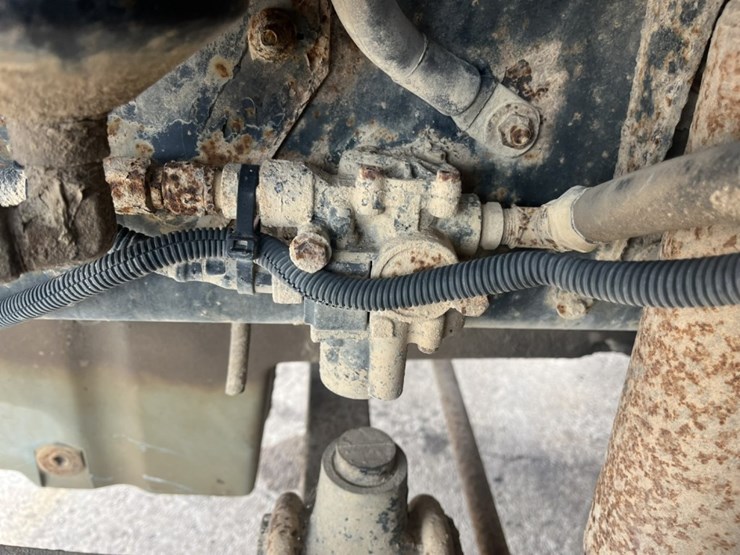 #1633-•-1995-freightliner-usf-1e-sleeper-cab-truck-tractor-image-59