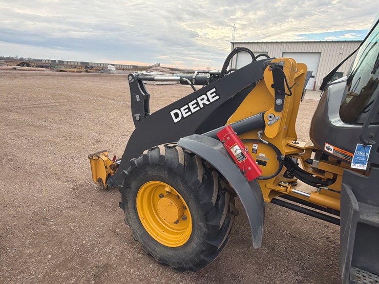 john-deere-324-image-8