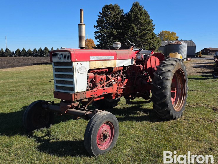 1959-farmall-560-diesel-2wd-tractor-image-1