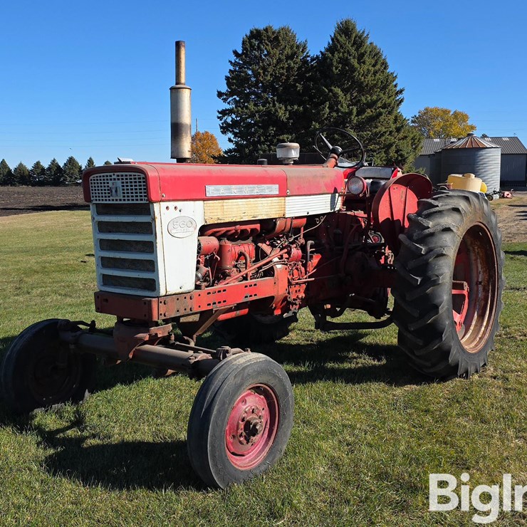 1959 Farmall 560 Diesel 2WD Tractor