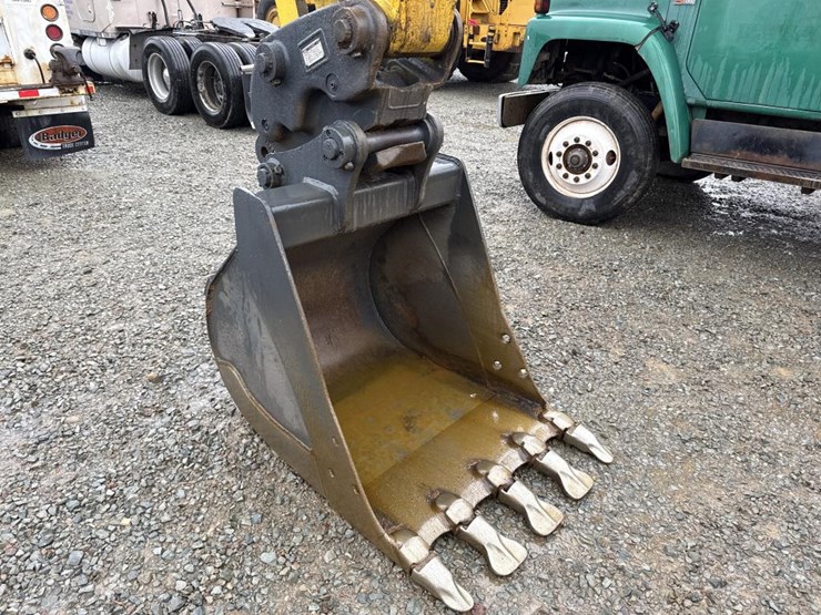 komatsu-pc138us-image-13