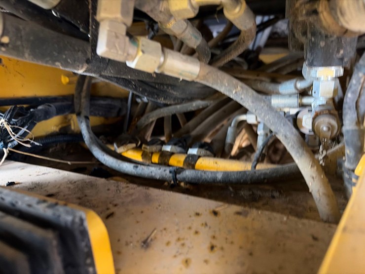 john-deere-324-image-21