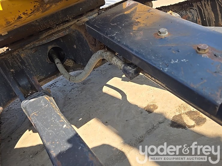 2020-deere-35g-image-46