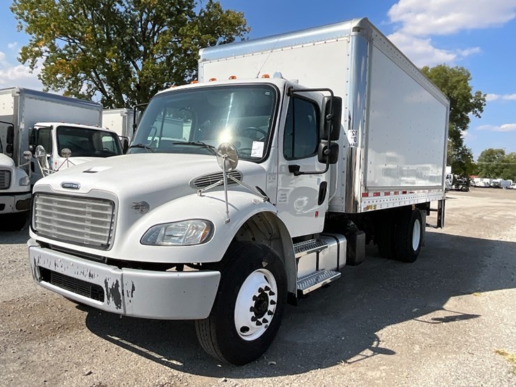 2018-freightliner-m2-106-image-2