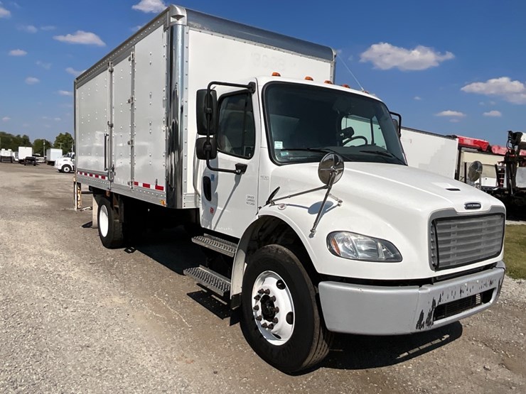 2018-freightliner-m2-106-image-5