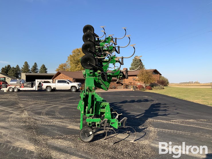 john-deere-16r30"-crop-cultivator-image-8