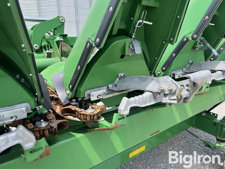 2024-john-deere-c12f-image-18