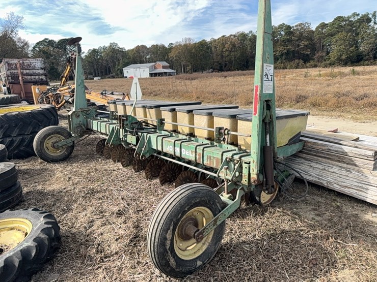 john-deere-7340-image-1