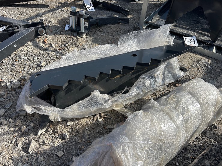 #65-•-wolverine-manual-excavator-thumb-image-2