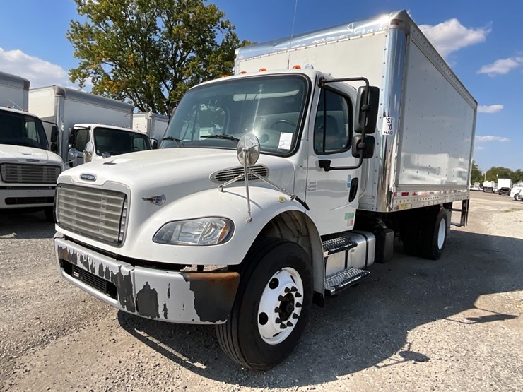 2018-freightliner-m2-106-image-2