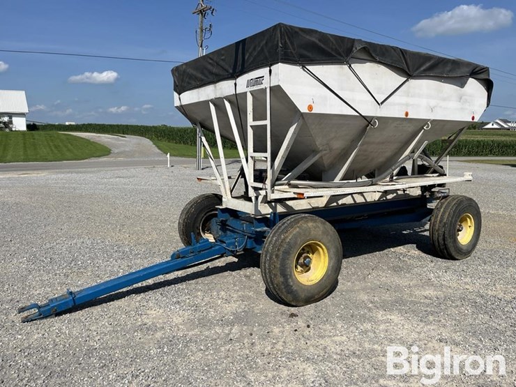 willmar-300-bushel-gravity-wagon-image-1