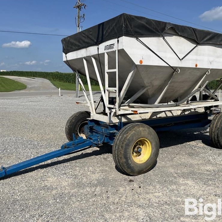 Willmar 300 Bushel Gravity Wagon