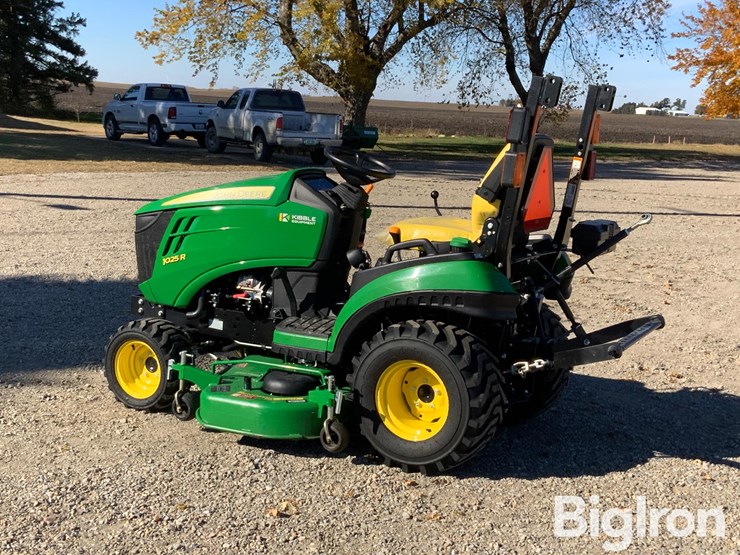 2023-john-deere-1025r-image-7