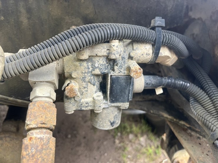 #1633-•-1995-freightliner-usf-1e-sleeper-cab-truck-tractor-image-30