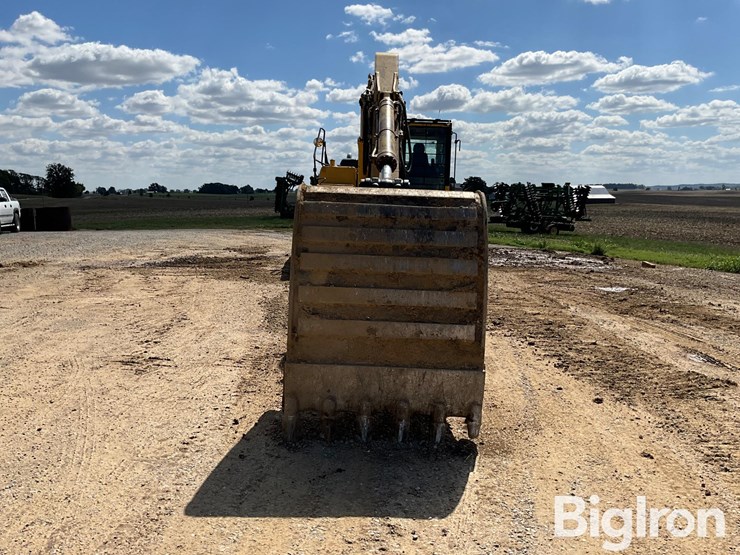 komatsu-220-trackhoe-image-2