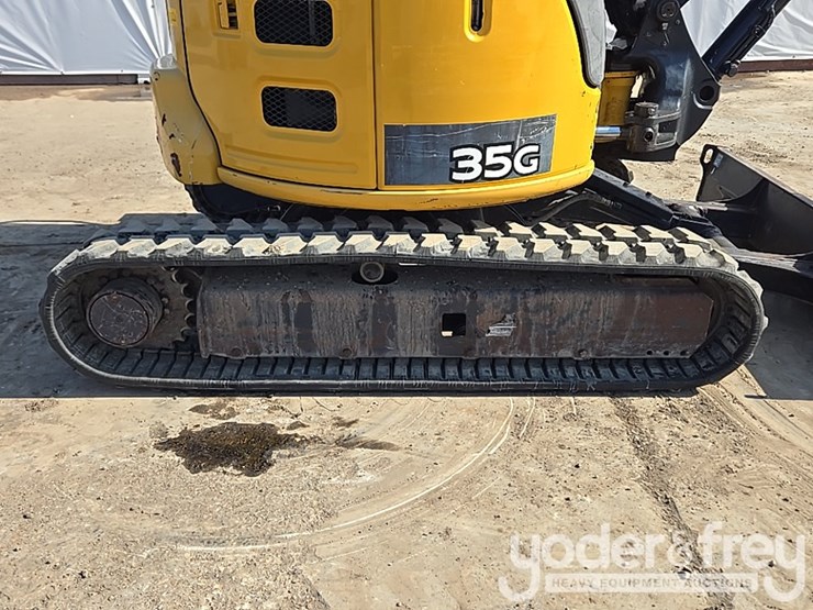 2020-deere-35g-image-26