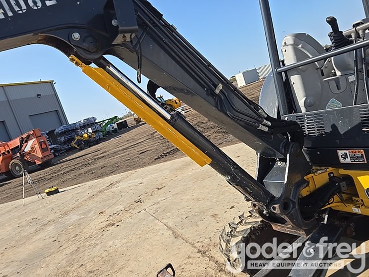 2019-deere-35g-image-32