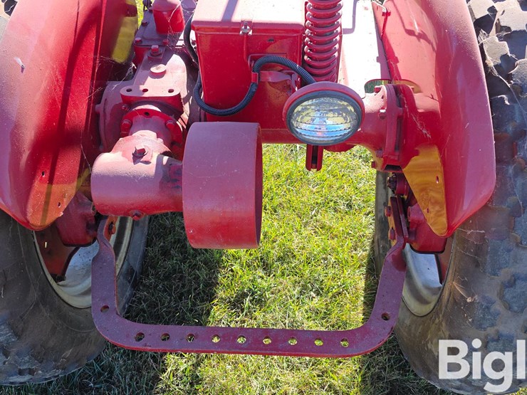1955-farmall-cub-2wd-tractor-image-10