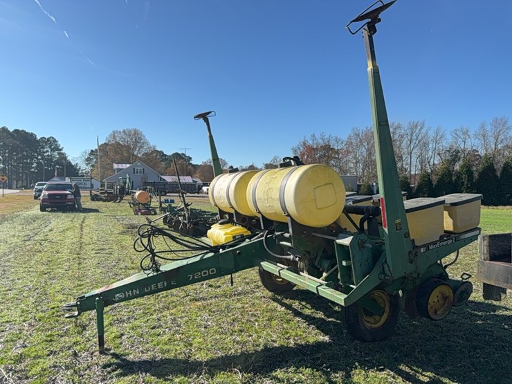 john-deere-7200-pull-type-vacuum-air-planter---4-row-located-at-107-jernigan-swamp-rd.,-ahoskie,-nc-image-8