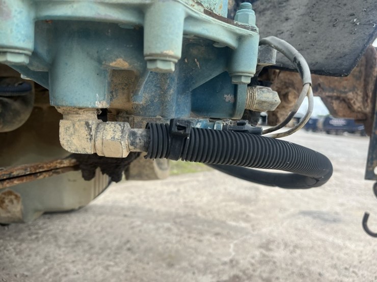 #1633-•-1995-freightliner-usf-1e-sleeper-cab-truck-tractor-image-46