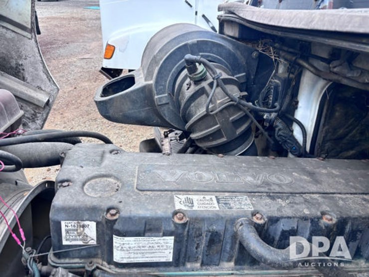 2003-volvo-10-image-62