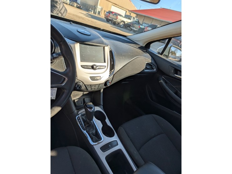 2016-chevrolet-cruze-image-16