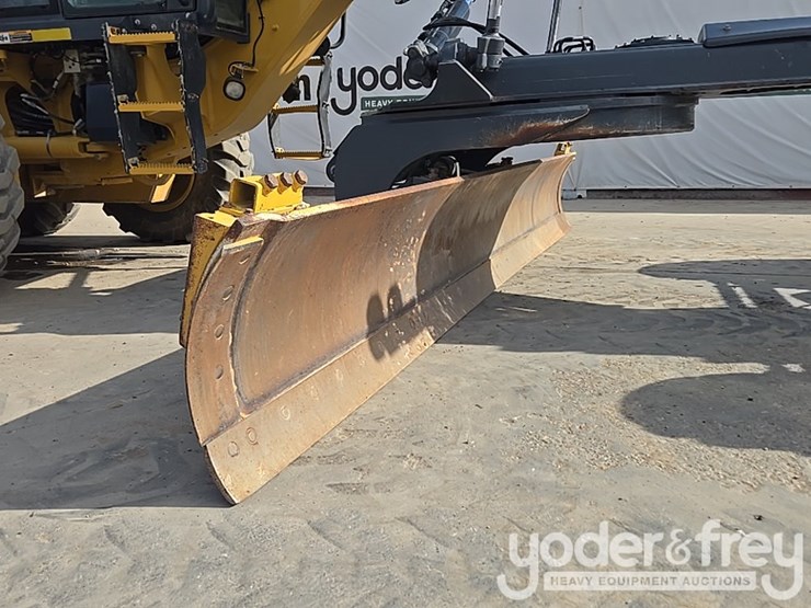 2017-deere-872g-image-10