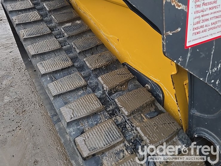 2020-deere-333g-image-23