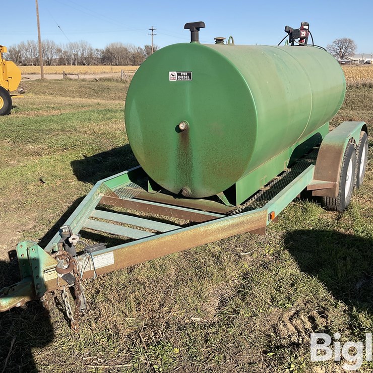 1000 Gal Fuel Tank W/ T/A Trailer