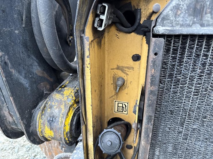 new-holland-lx885-image-35