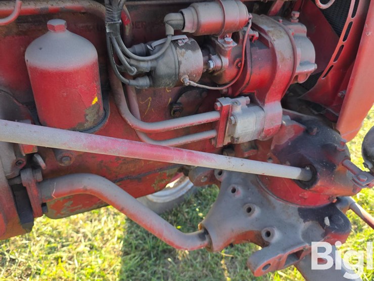 1953-farmall-super-a-2wd-tractor-image-16