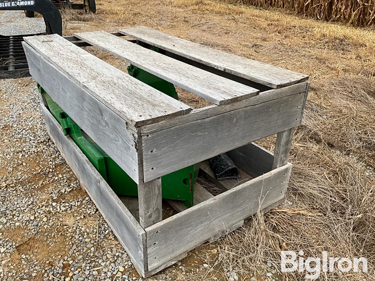 john-deere-mounting-bracket-for-loader-image-3