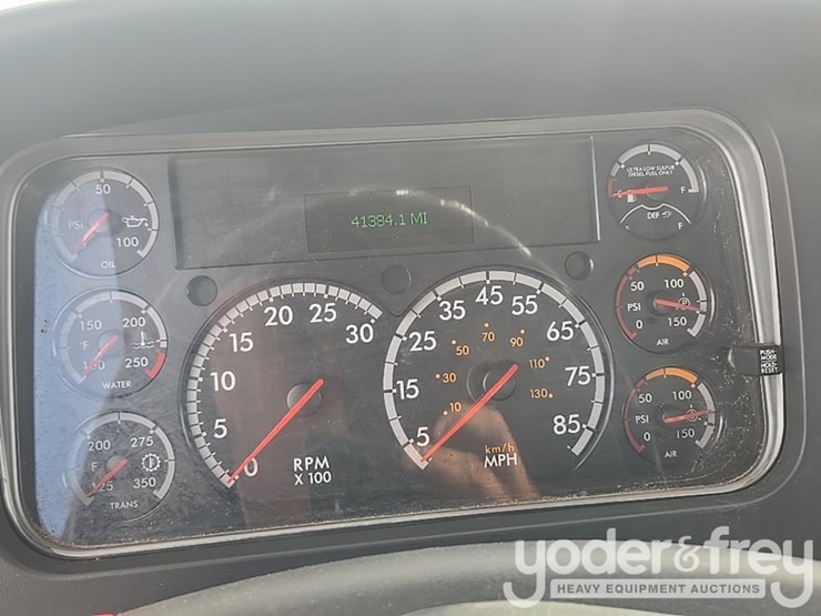 2021-freightliner-m2-106-image-121