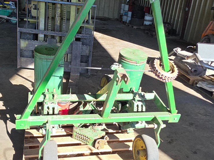 john-deere-2r30"-planter-image-2