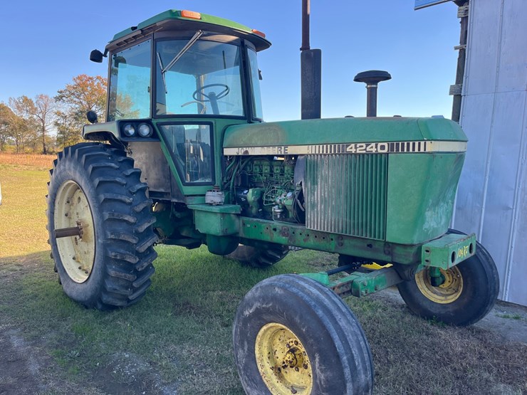 john-deere-4240-image-1