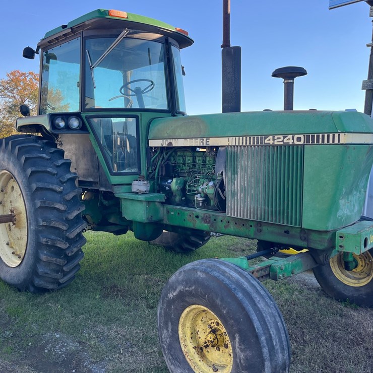 JOHN DEERE 4240