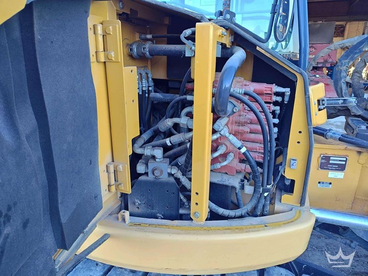 2019-deere-85g-image-24