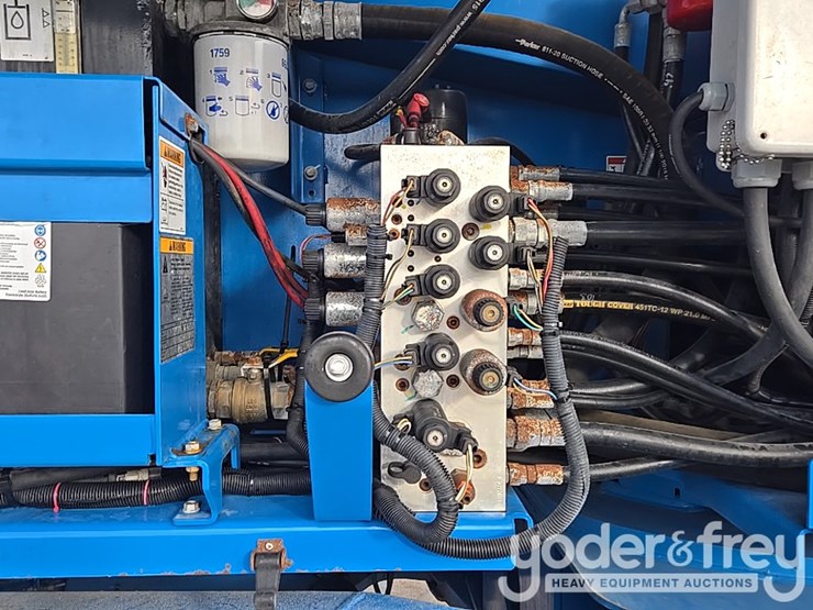 2015-genie-zx-135-image-106