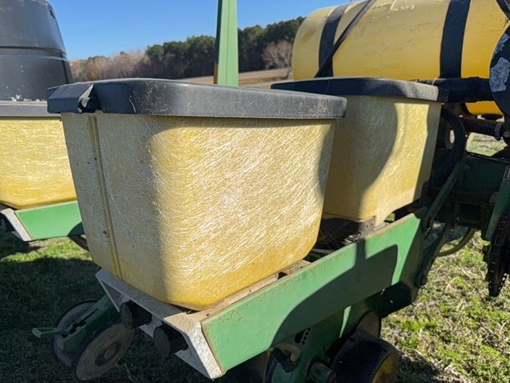 john-deere-7200-pull-type-vacuum-air-planter---4-row-located-at-107-jernigan-swamp-rd.,-ahoskie,-nc-image-32