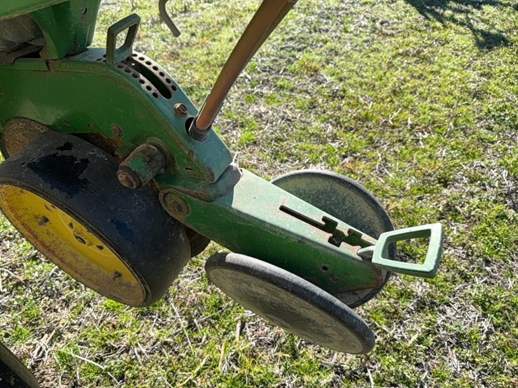 john-deere-7200-pull-type-vacuum-air-planter---4-row-located-at-107-jernigan-swamp-rd.,-ahoskie,-nc-image-25