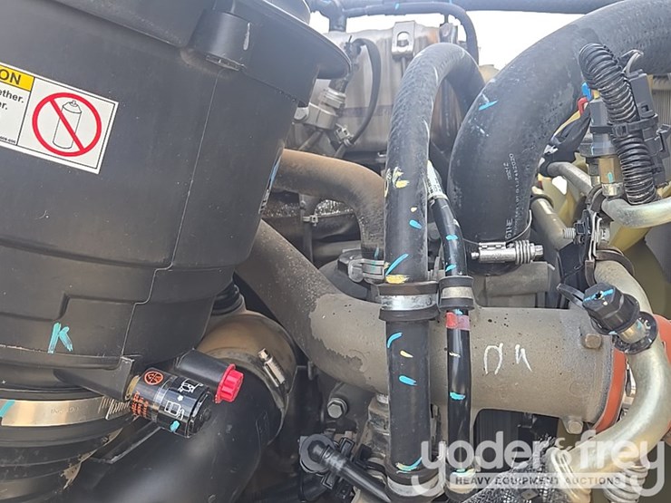 2021-freightliner-m2-106-image-96